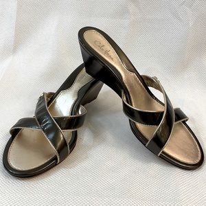 Cole Haan Olive Green Patent With Gold Medallions Wedge Sandals Size 8